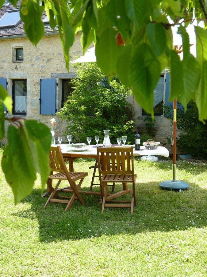 Bed and Breakfast Aux Fontaines D'Eyvigues Eyvignes-et-Eybenes Exterior foto